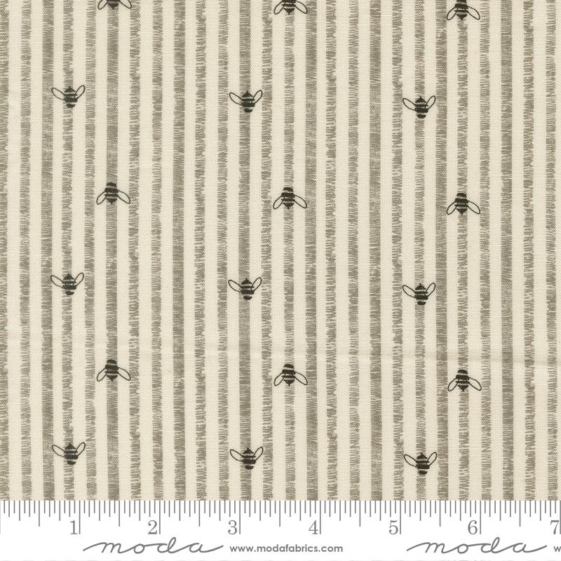Pollinators Cloud 48816 11 MODA Half Yard