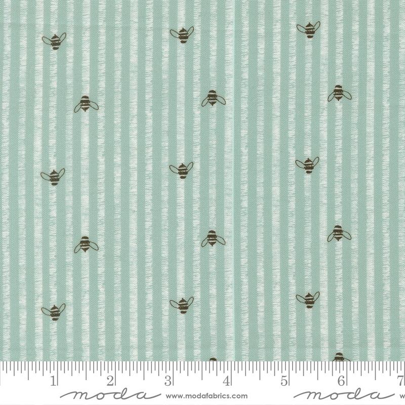 Pollinators Stream 48816 16 MODA Half Yard