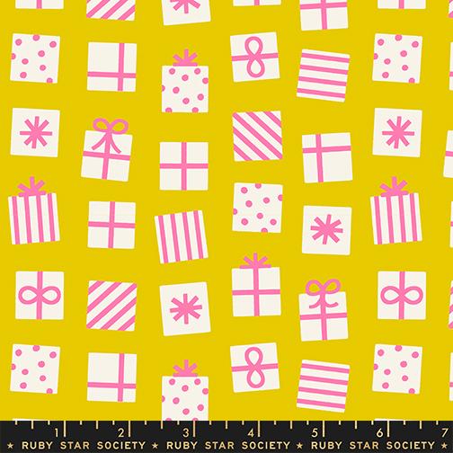 Merry Happy Secret Santa Christmas Novelty Gifts Presents Ruby Star Golden Hour MODA RS3100 11 HALF YARD