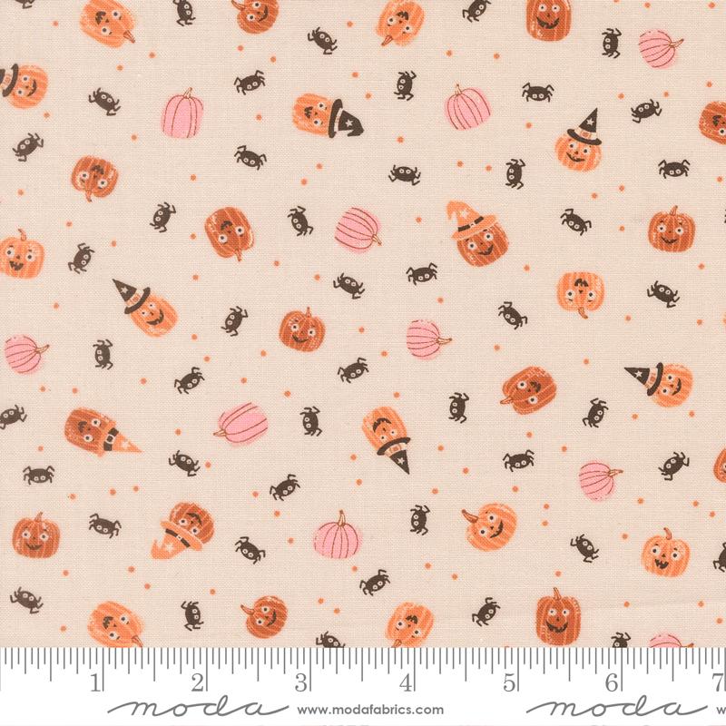 Purrs and Boos Friendly Pumpkin and Spiders Moonbeam CREAM 39064 11 Elena Amo Moda Half Yard