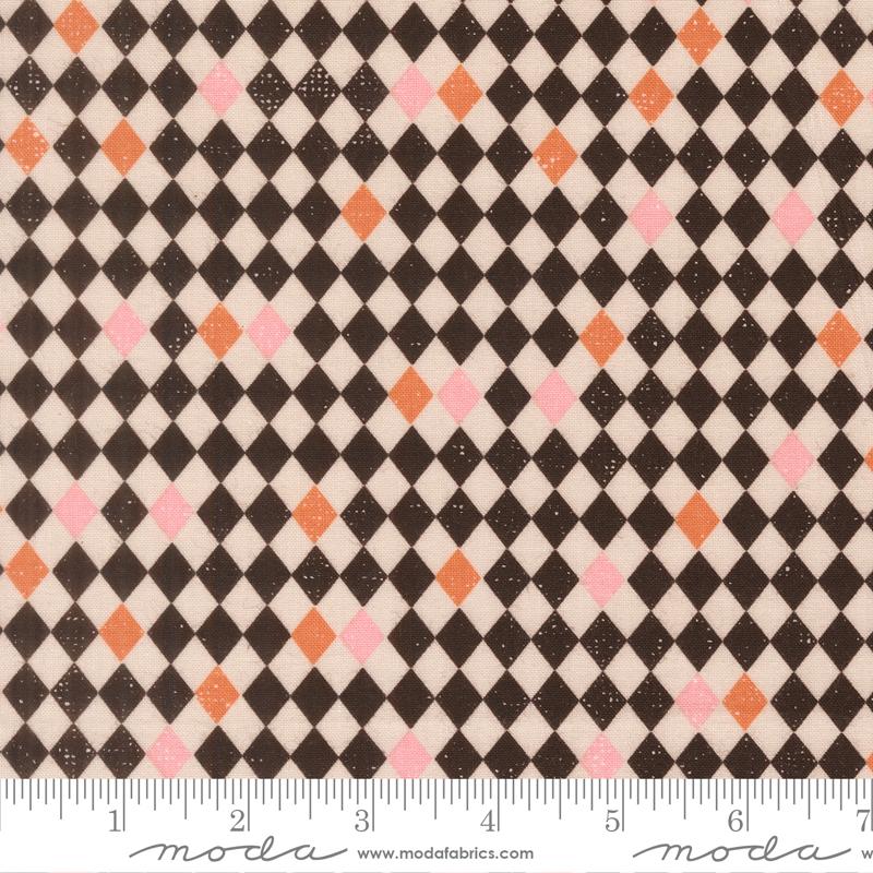 Purrs and Boos 39067 26 Harlequin Diamonds Black Cat Moda Half Yard