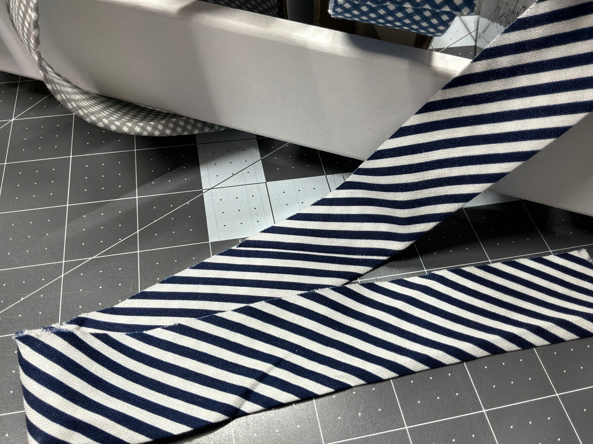 6 Yard Cut Single-Fold Quilt Binding 1/8" Stripe NAVY BLUE