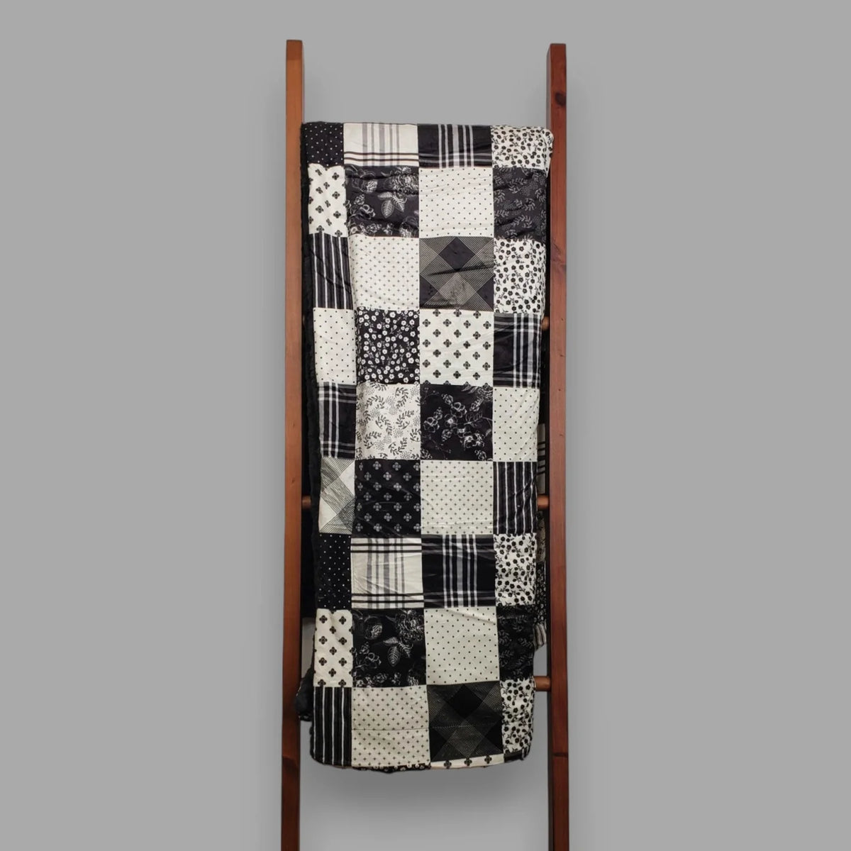 Fleur Noire Patchwork Minky Blanket 60x72 MB1004A CREAM BACK