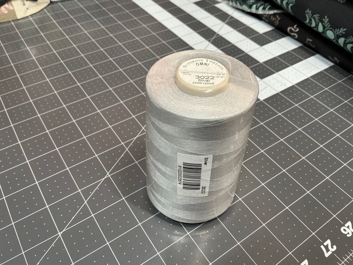 Omni Polyester Thread 40wt 6000yd Silver - 13402-3022QC