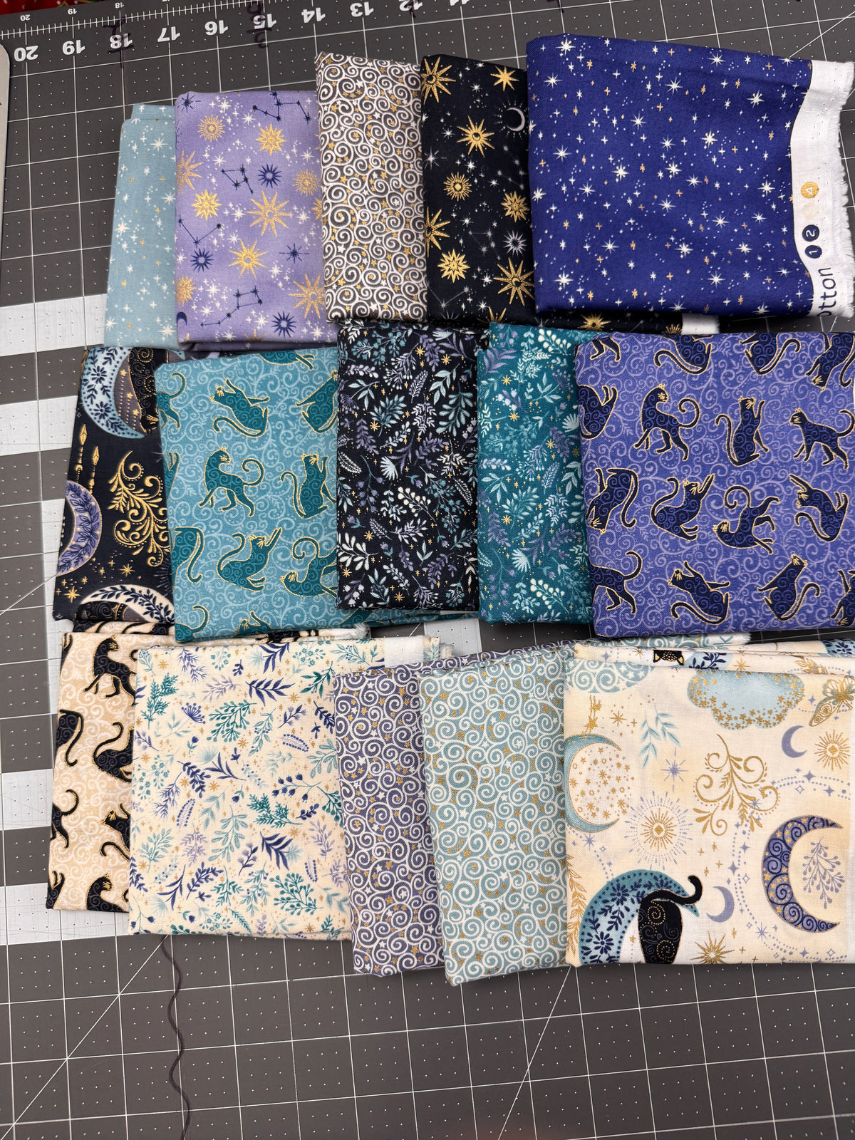 Charmed 15 Half Yard Bundle - Makower UK Andover 77H