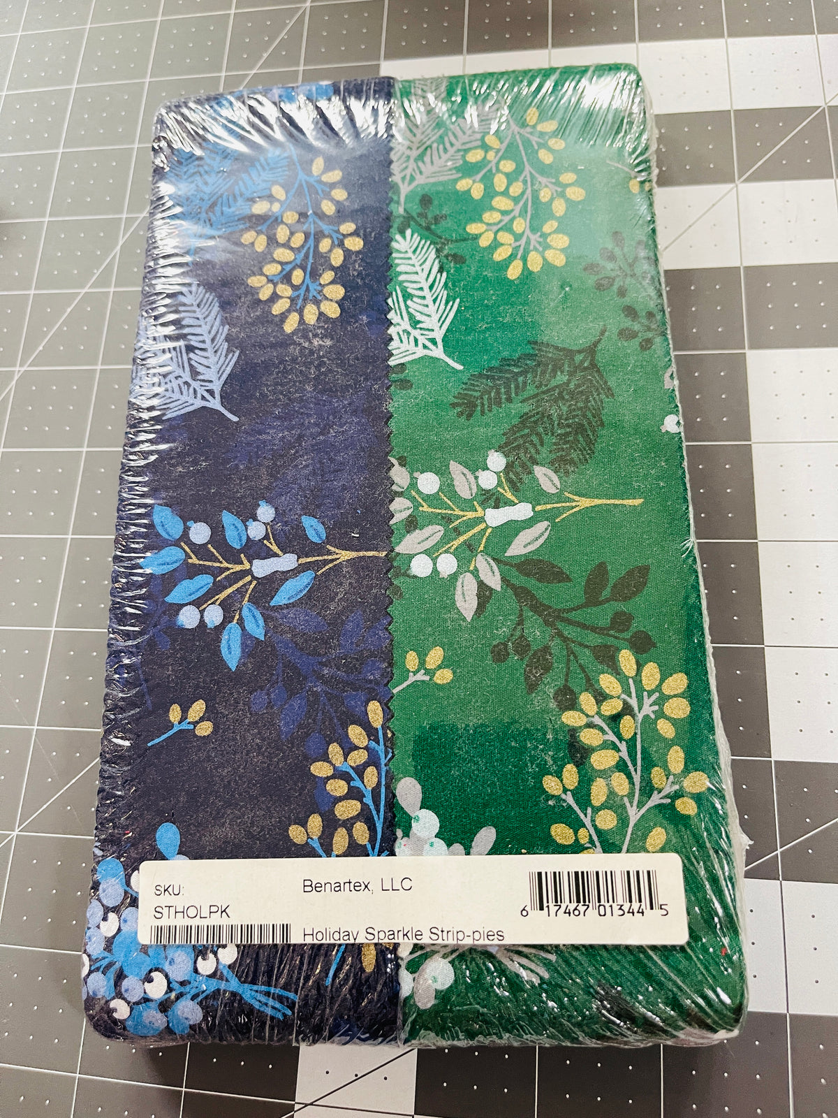 Holiday Sparkle 2.5" Strips Jelly Roll Kanvas Studio STHOLPK Benartex