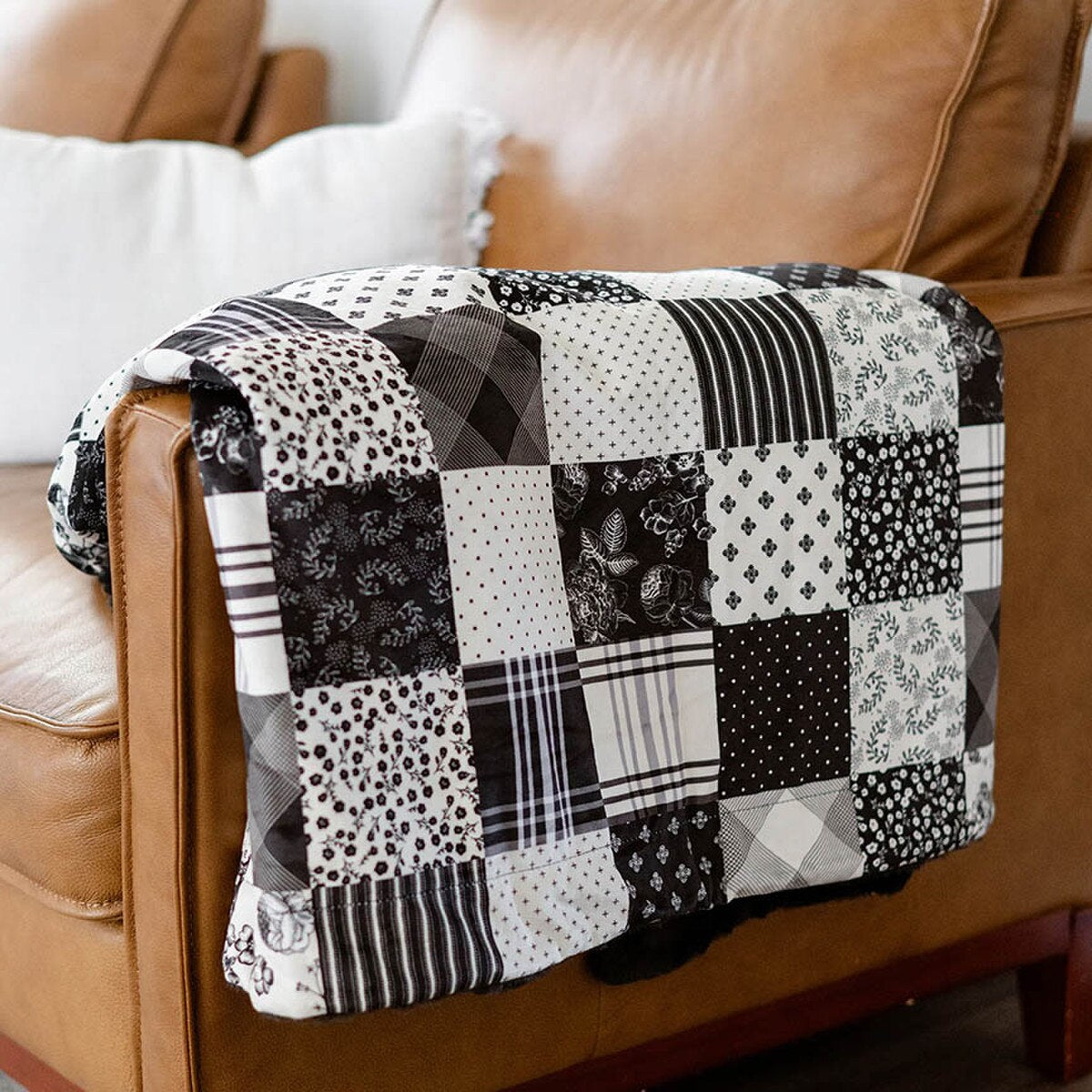 Fleur Noire Patchwork Minky Blanket 60x72 MB1004A CREAM BACK