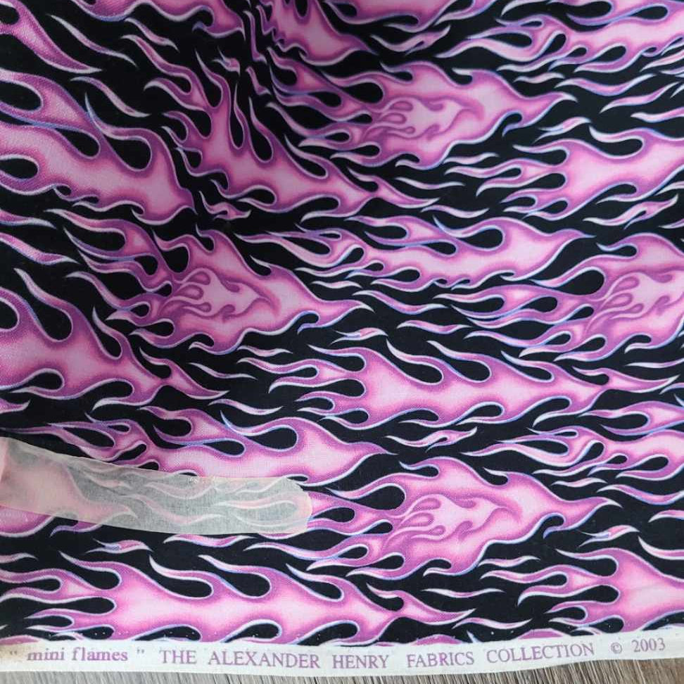 Mini Flames - the Alexander Henry Fabrics Collection 2003 - PINK