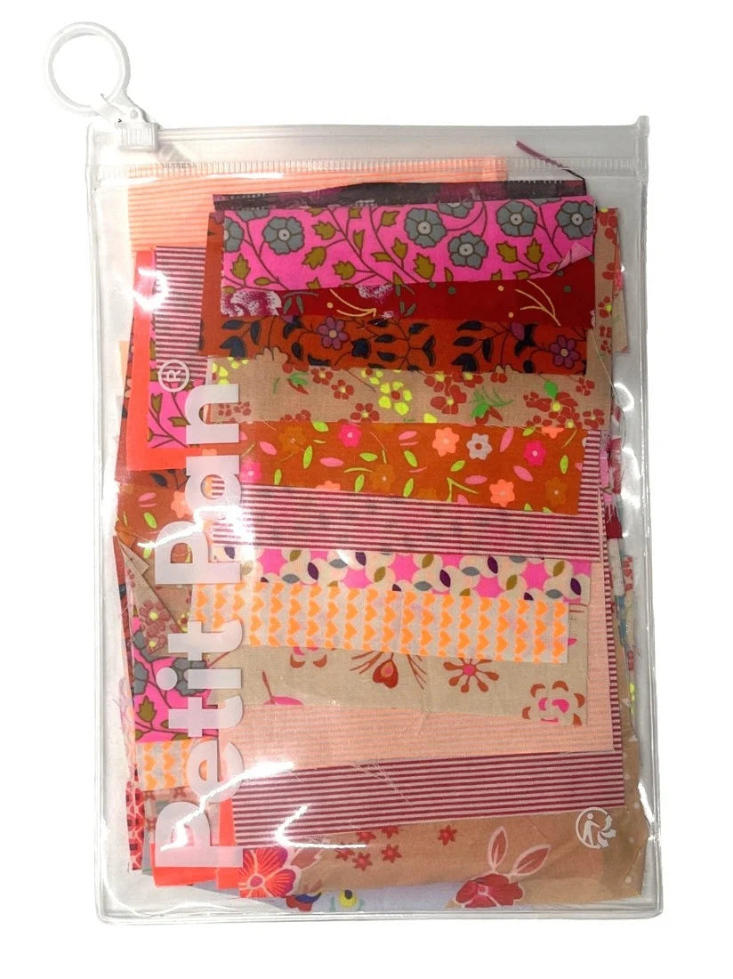Petit Pan 4"x4" 50 Fabric Square Bundle Orange, jaune, rouge 500-050-002