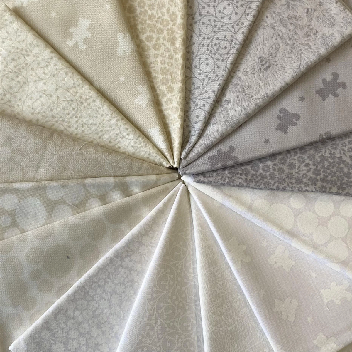 Tiny Tonals TT1A Queen Bee White on White Lewis & Irene Half Yard