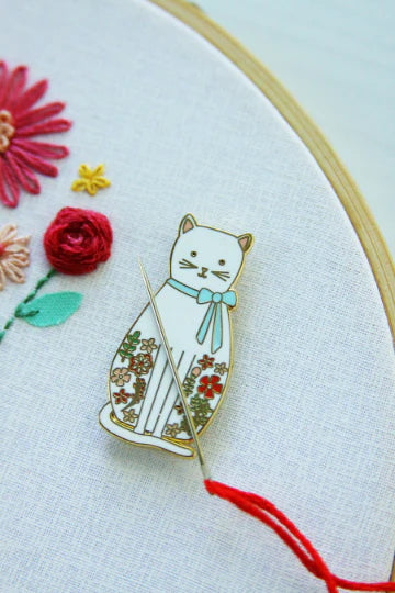 White Floral Cat Magnetic Needle Minder Beverly McCullough Flamingo Toes