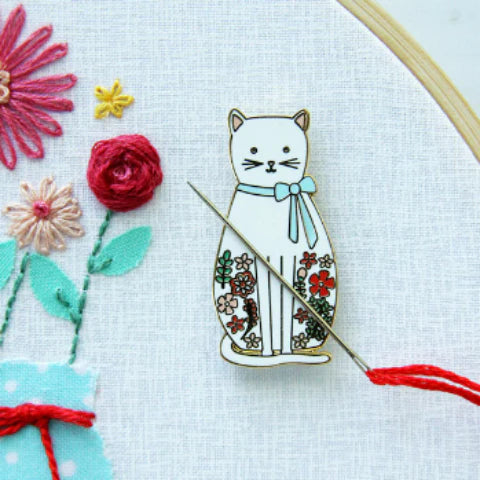 White Floral Cat Magnetic Needle Minder Beverly McCullough Flamingo Toes