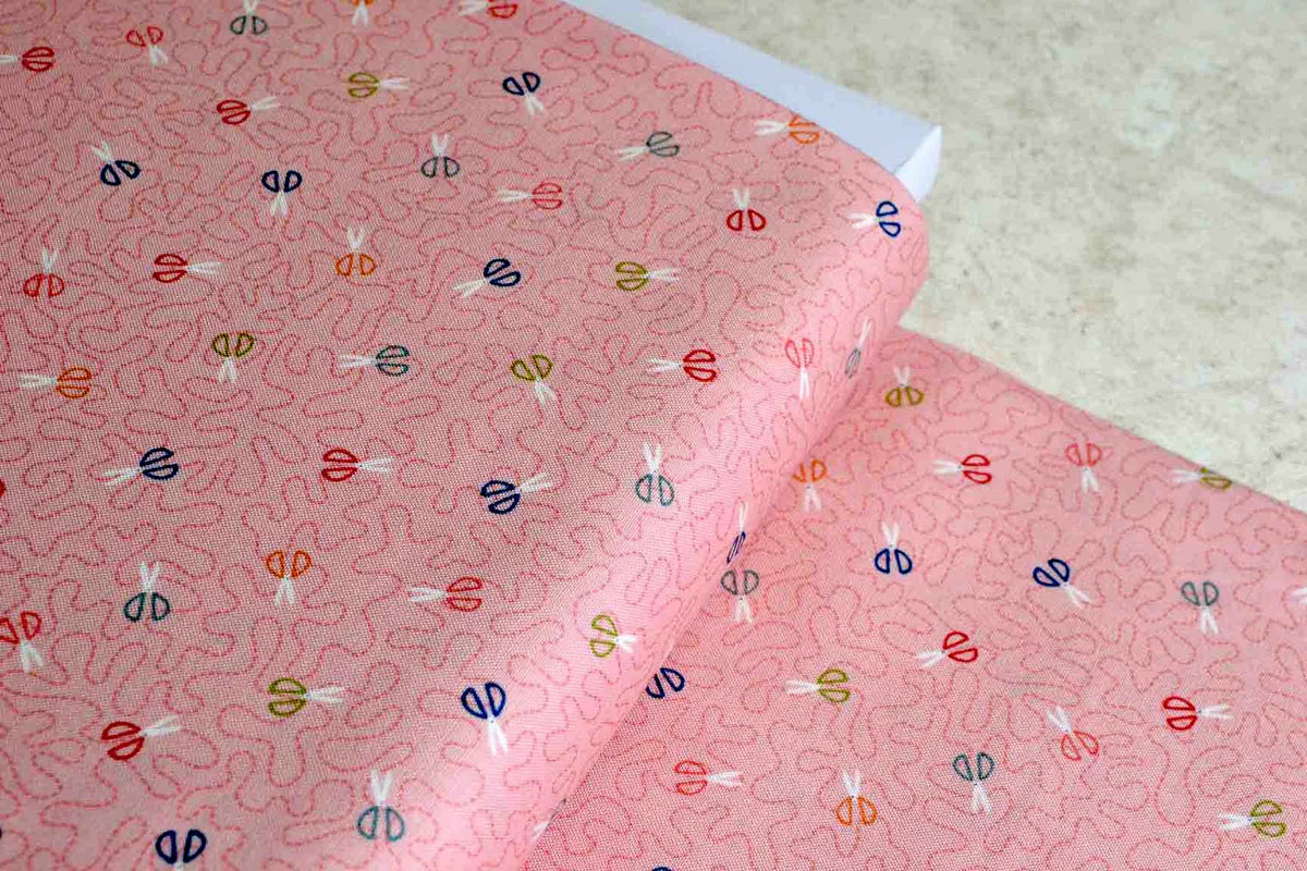 Sewing Room TP-2506-P Scissors Pink Makower Andover Half Yard