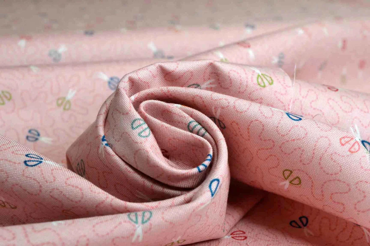 Sewing Room TP-2506-P Scissors Pink Makower Andover Half Yard