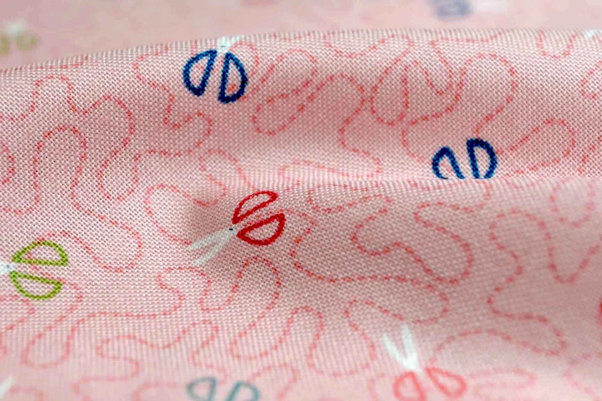 Sewing Room TP-2506-P Scissors Pink Makower Andover Half Yard