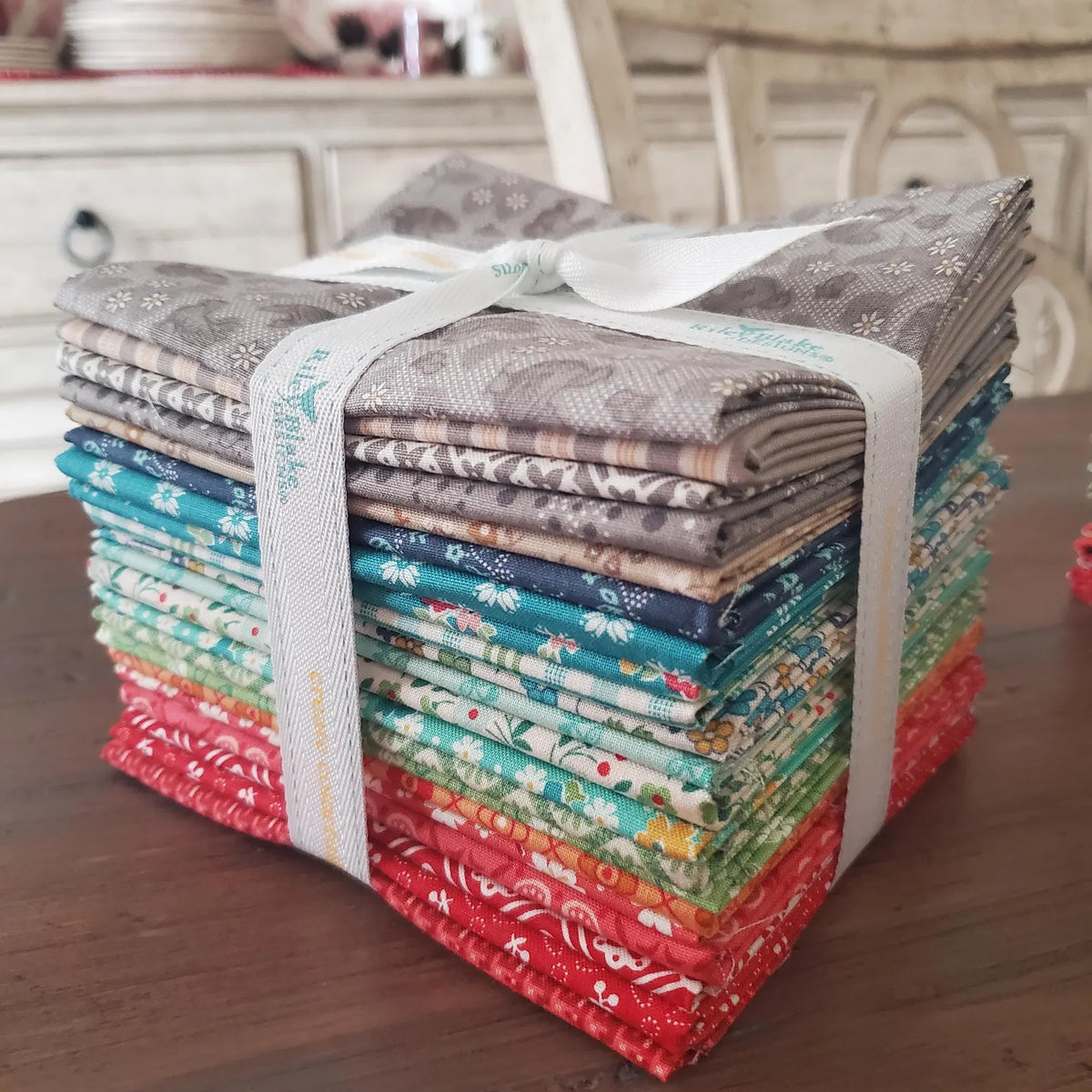 Farmer's Daughter 21 Fat Quarter Pewter Lori Holt Riley Blake