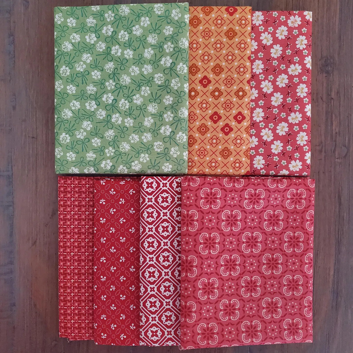Farmer's Daughter 21 Fat Quarter Pewter Lori Holt Riley Blake